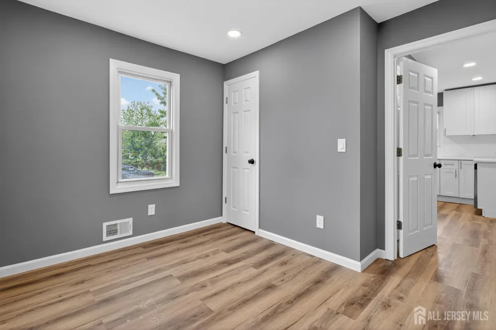 16 Gordon Street Aberdeen, NJ 07721