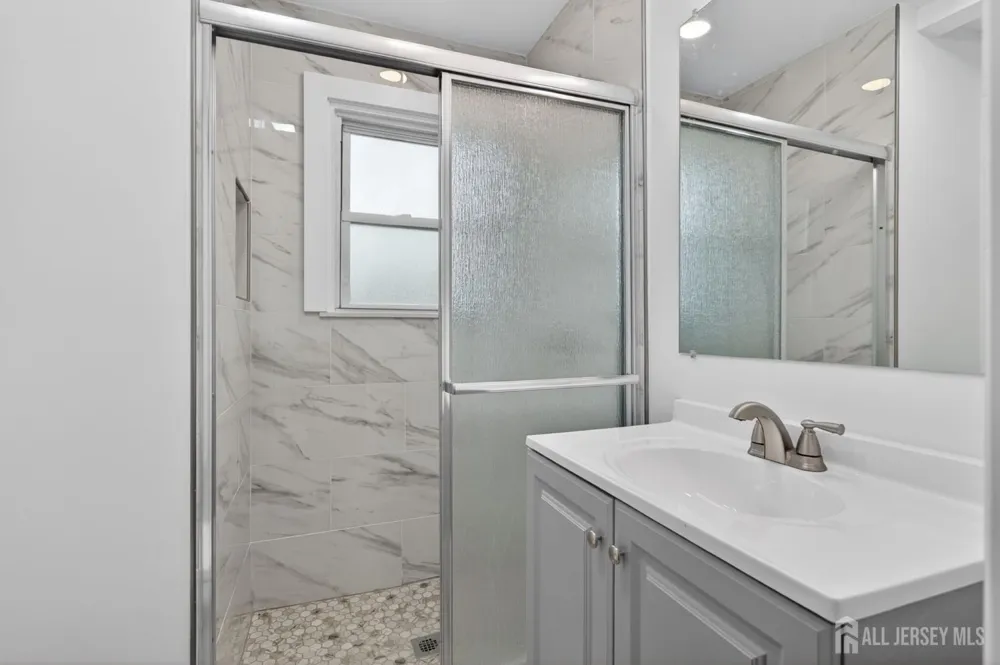16 Gordon Street Aberdeen, NJ 07721