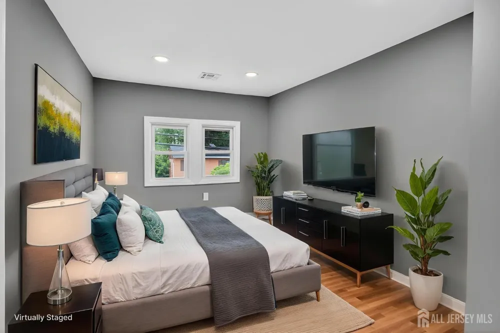 16 Gordon Street Aberdeen, NJ 07721