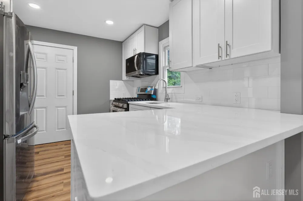 16 Gordon Street Aberdeen, NJ 07721
