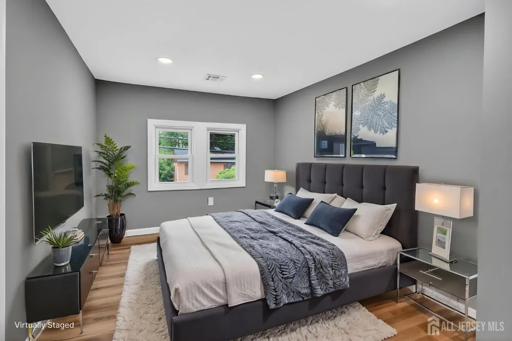 16 Gordon Street Aberdeen, NJ 07721