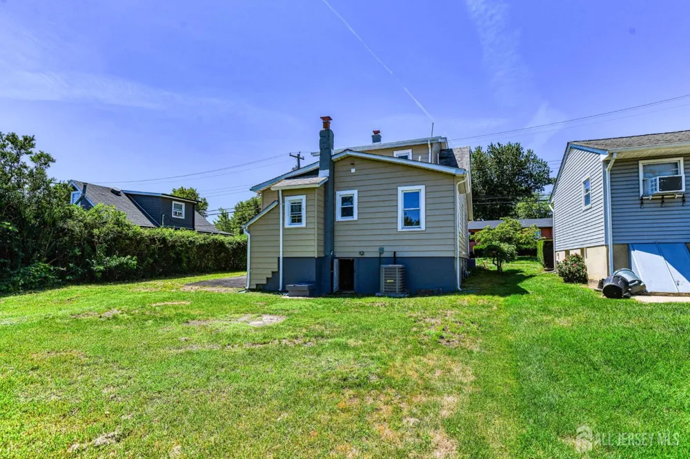 16 Gordon Street Aberdeen, NJ 07721