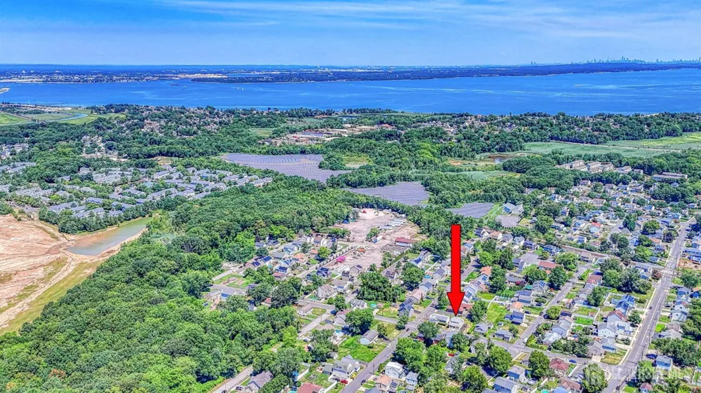 16 Gordon Street Aberdeen, NJ 07721