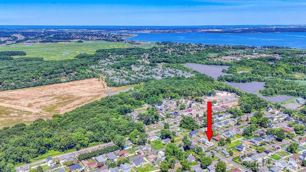16 Gordon Street Aberdeen, NJ 07721