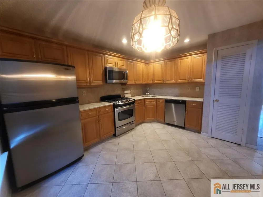 12 Carriage Place #1012 Edison, NJ 08820