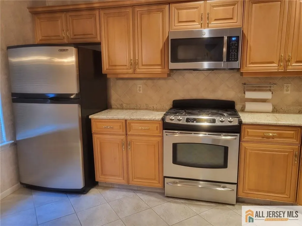 12 Carriage Place #1012 Edison, NJ 08820