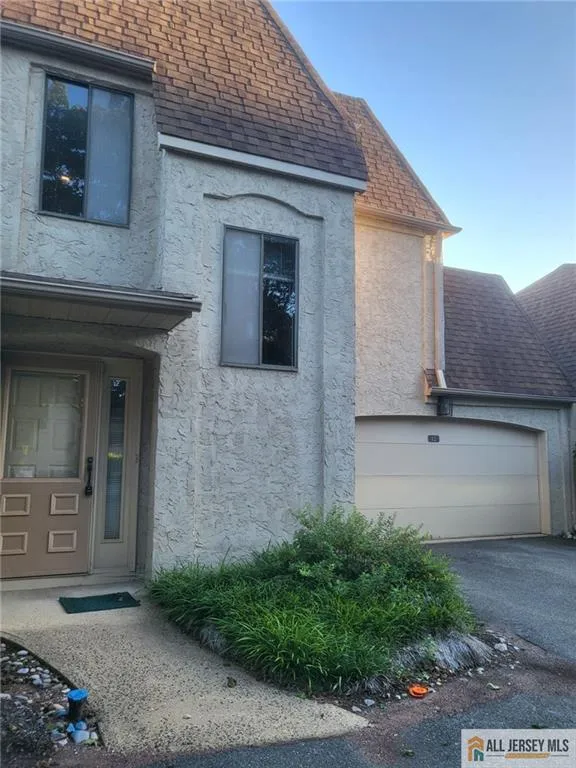 12 Carriage Place #1012 Edison, NJ 08820