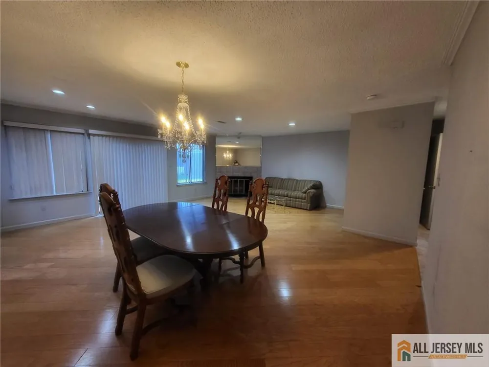 12 Carriage Place #1012 Edison, NJ 08820