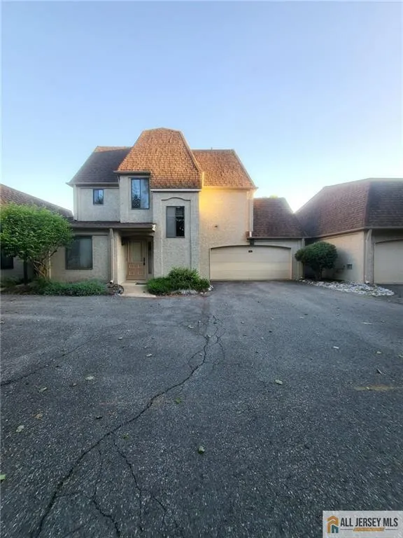 12 Carriage Place #1012 Edison, NJ 08820