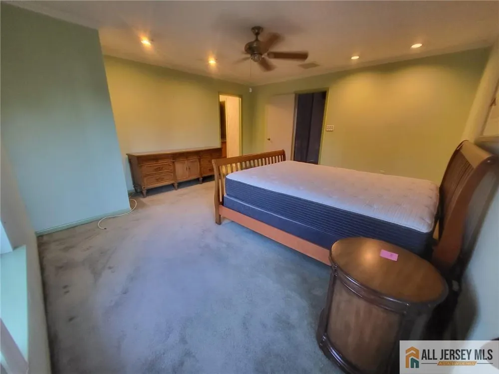 12 Carriage Place #1012 Edison, NJ 08820