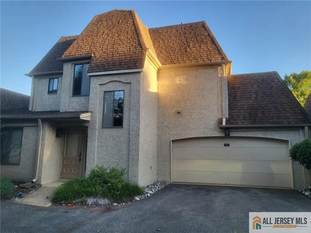 12 Carriage Place #1012 Edison, NJ 08820