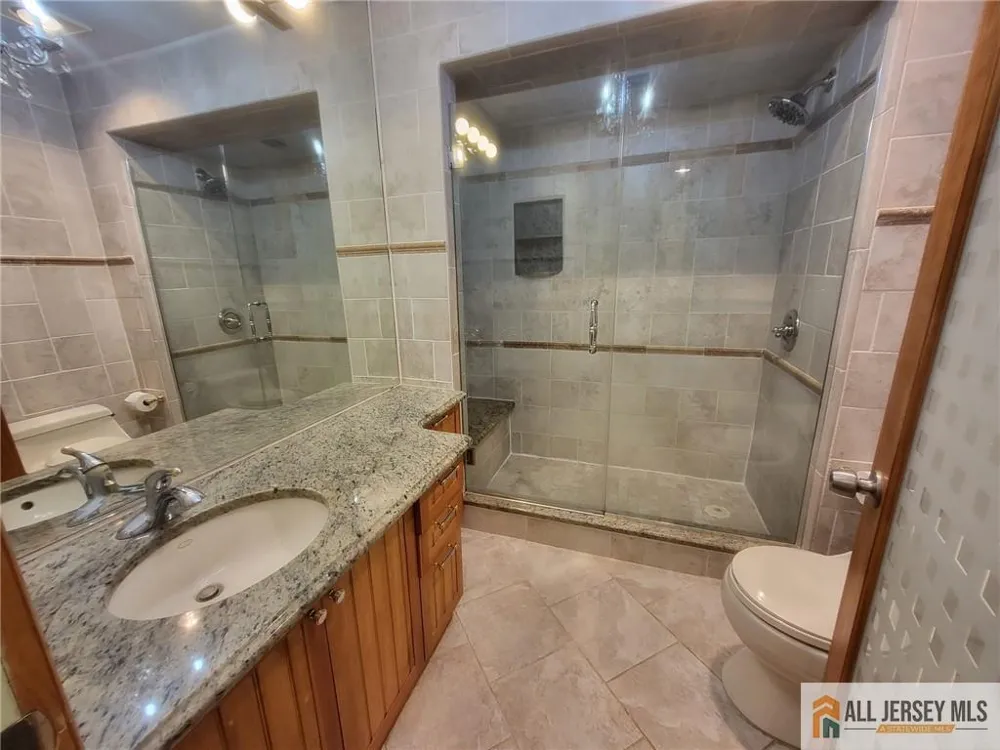 12 Carriage Place #1012 Edison, NJ 08820