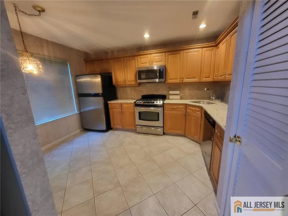 12 Carriage Place #1012 Edison, NJ 08820