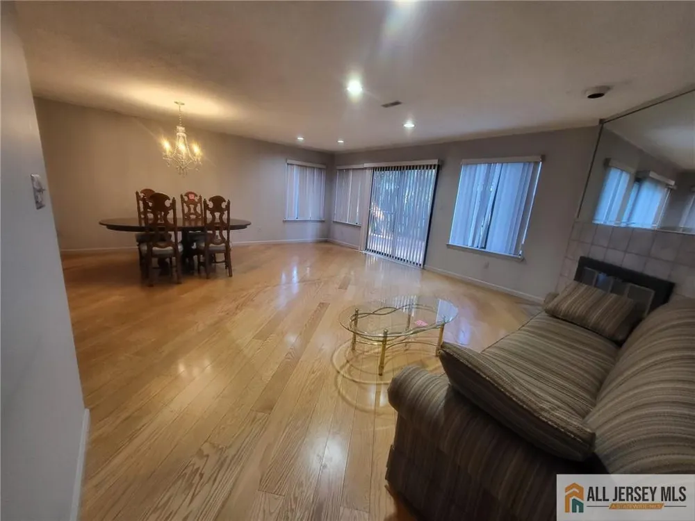 12 Carriage Place #1012 Edison, NJ 08820