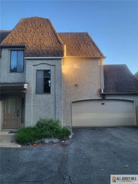 12 Carriage Place #1012 Edison, NJ 08820
