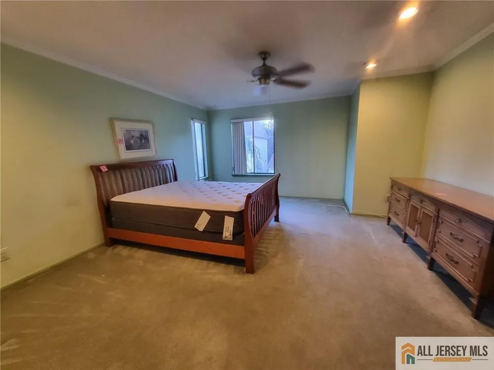 12 Carriage Place #1012 Edison, NJ 08820