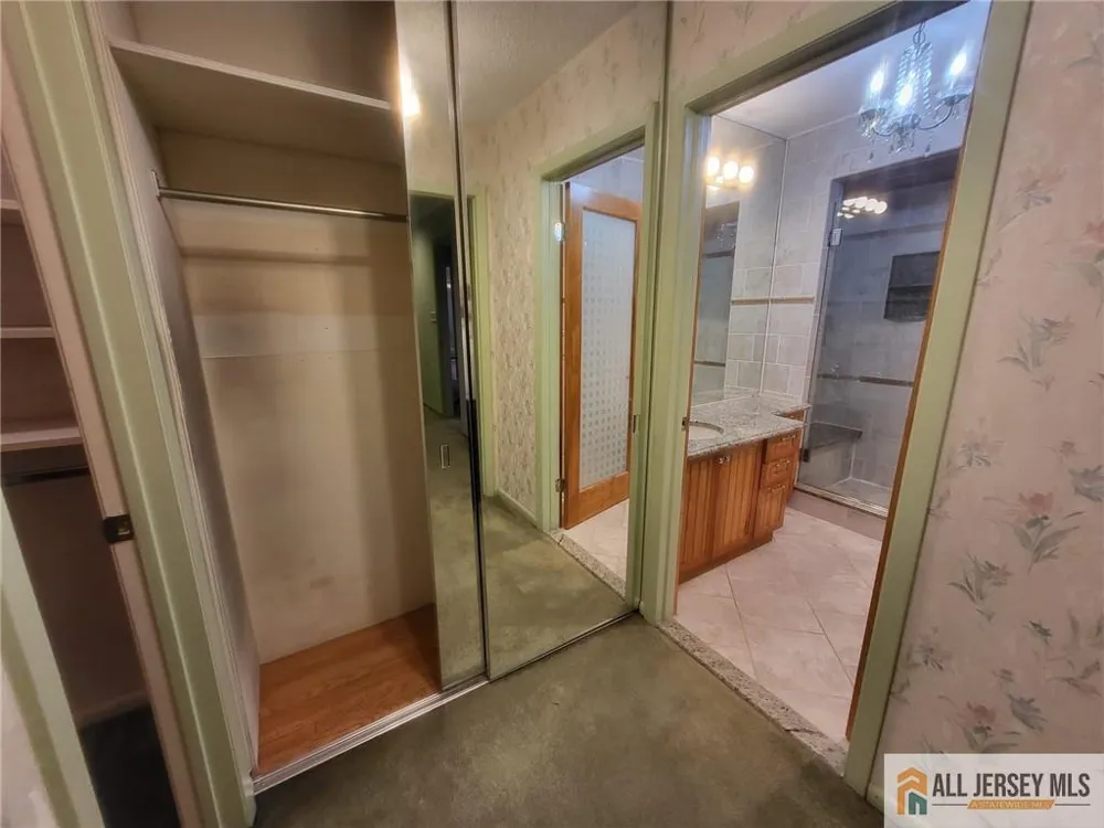 12 Carriage Place #1012 Edison, NJ 08820
