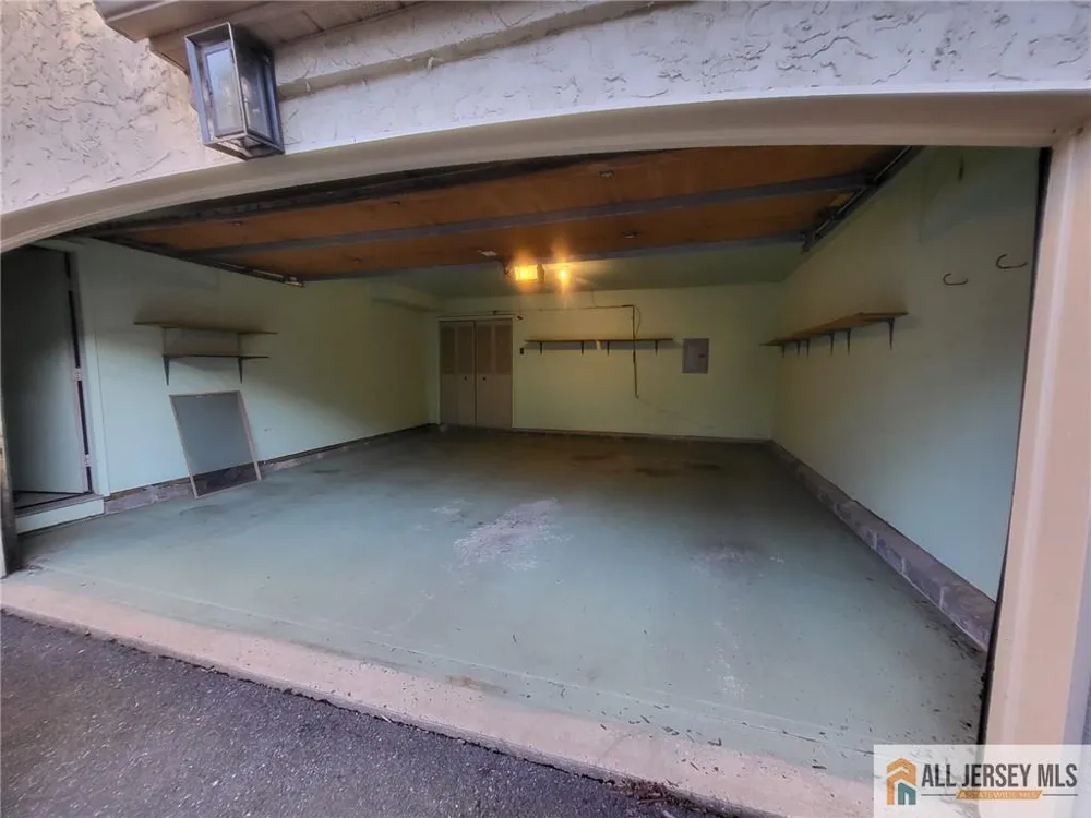 12 Carriage Place #1012 Edison, NJ 08820