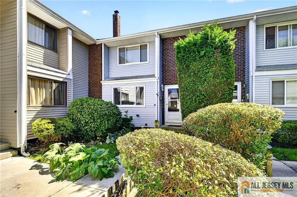 4 Quincy Circle South Brunswick, NJ 08810
