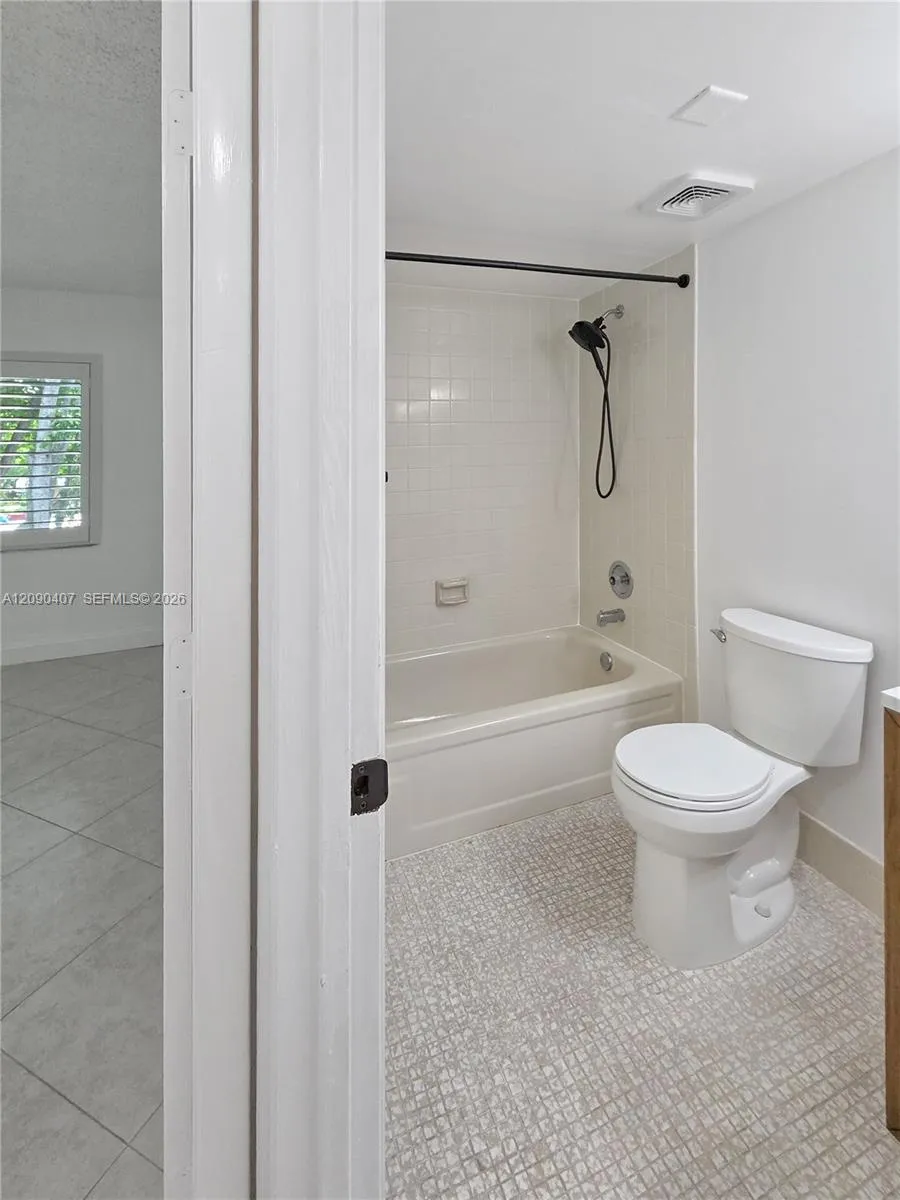 2212 S Cypress Bend Dr #301 Pompano Beach, FL 33069