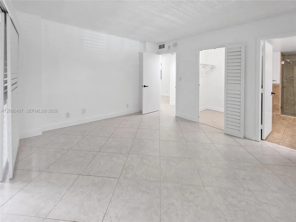 2212 S Cypress Bend Dr #301 Pompano Beach, FL 33069