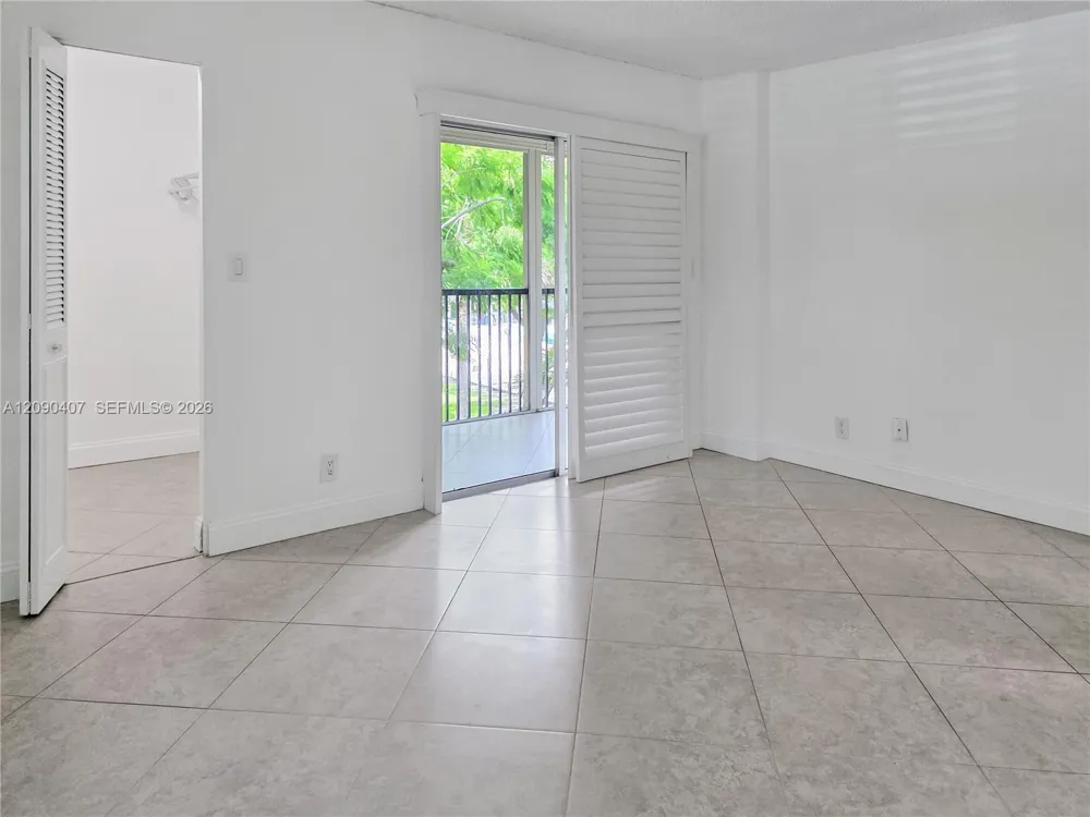 2212 S Cypress Bend Dr #301 Pompano Beach, FL 33069