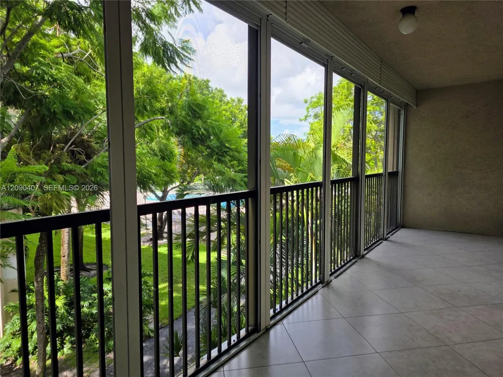 2212 S Cypress Bend Dr #301 Pompano Beach, FL 33069