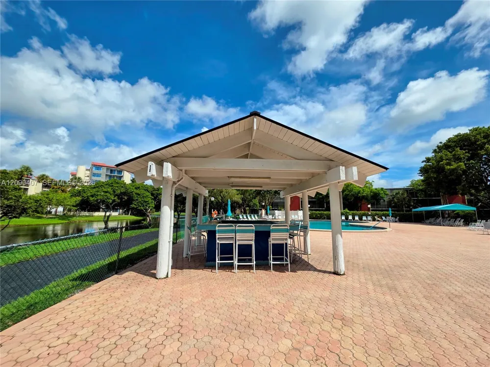 2212 S Cypress Bend Dr #301 Pompano Beach, FL 33069
