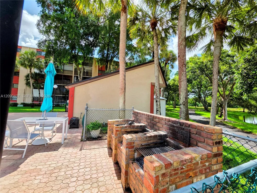 2212 S Cypress Bend Dr #301 Pompano Beach, FL 33069