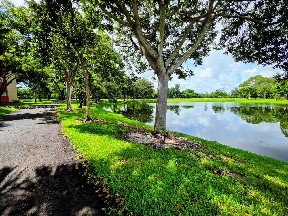 2212 S Cypress Bend Dr #301 Pompano Beach, FL 33069