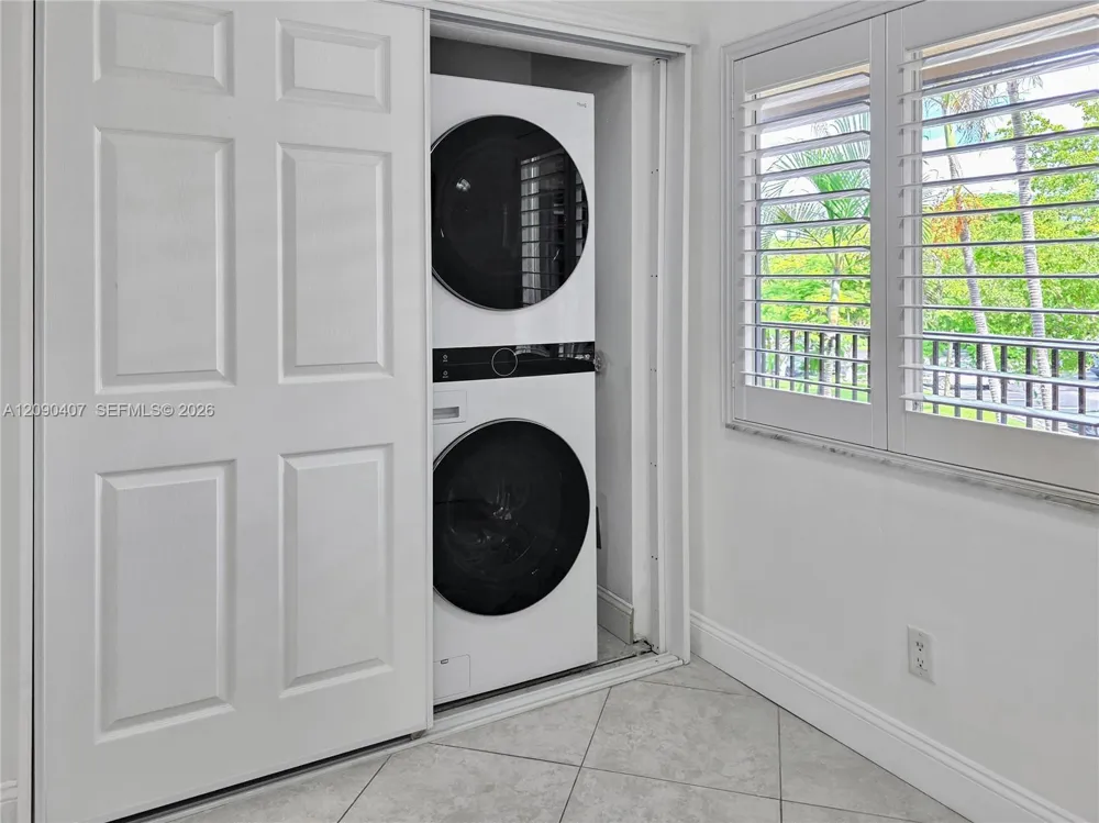 2212 S Cypress Bend Dr #301 Pompano Beach, FL 33069