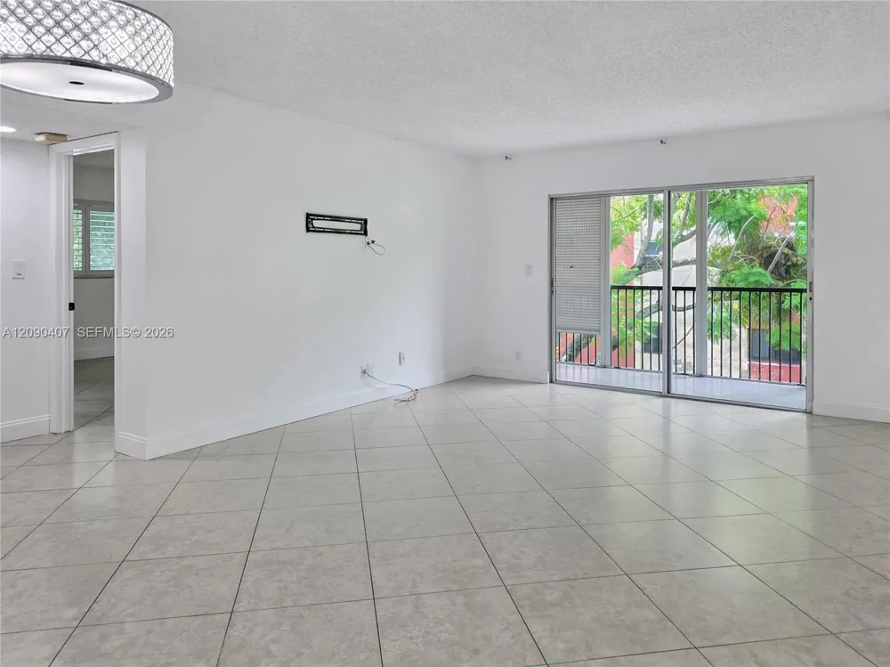 2212 S Cypress Bend Dr #301 Pompano Beach, FL 33069
