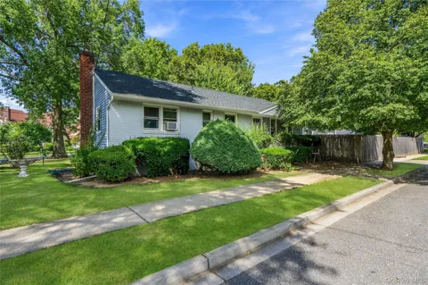 1691 Ivanhoe Drive