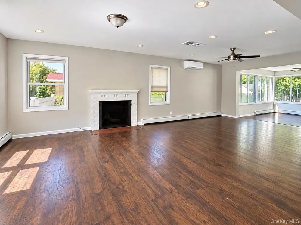 21757 77th Avenue Oakland Gardens, NY 11364