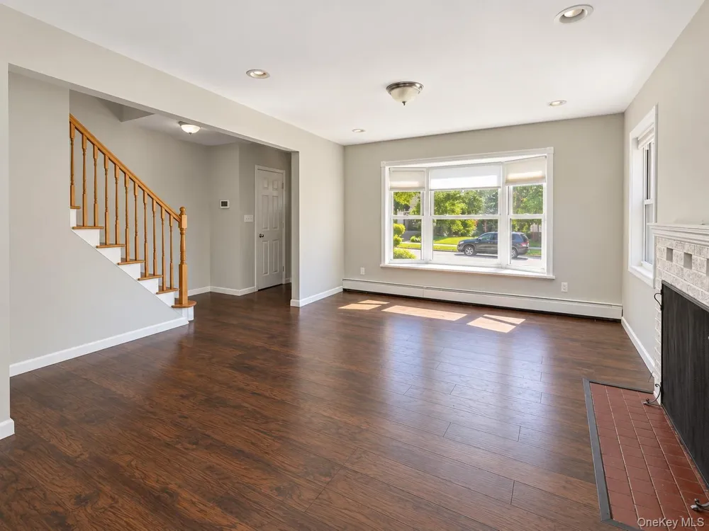 21757 77th Avenue Oakland Gardens, NY 11364