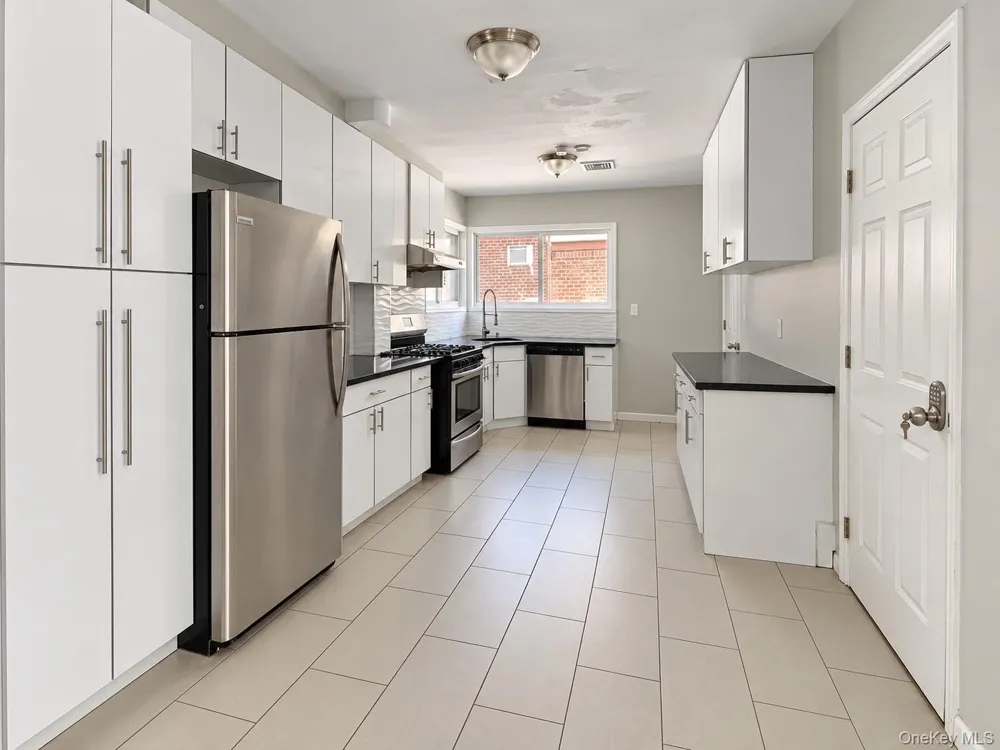 21757 77th Avenue Oakland Gardens, NY 11364