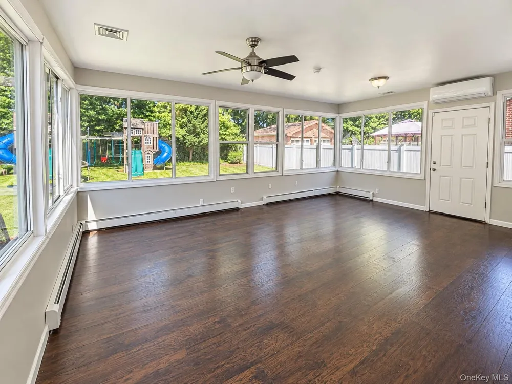 21757 77th Avenue Oakland Gardens, NY 11364