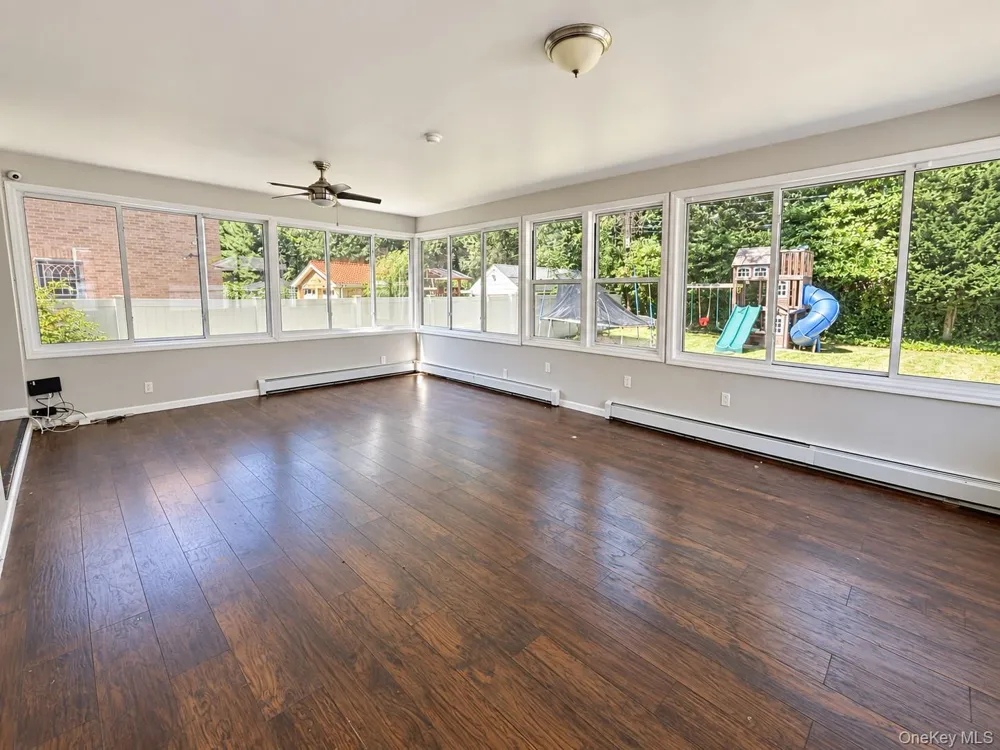 21757 77th Avenue Oakland Gardens, NY 11364