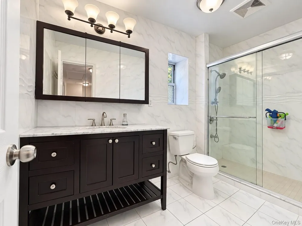 21757 77th Avenue Oakland Gardens, NY 11364