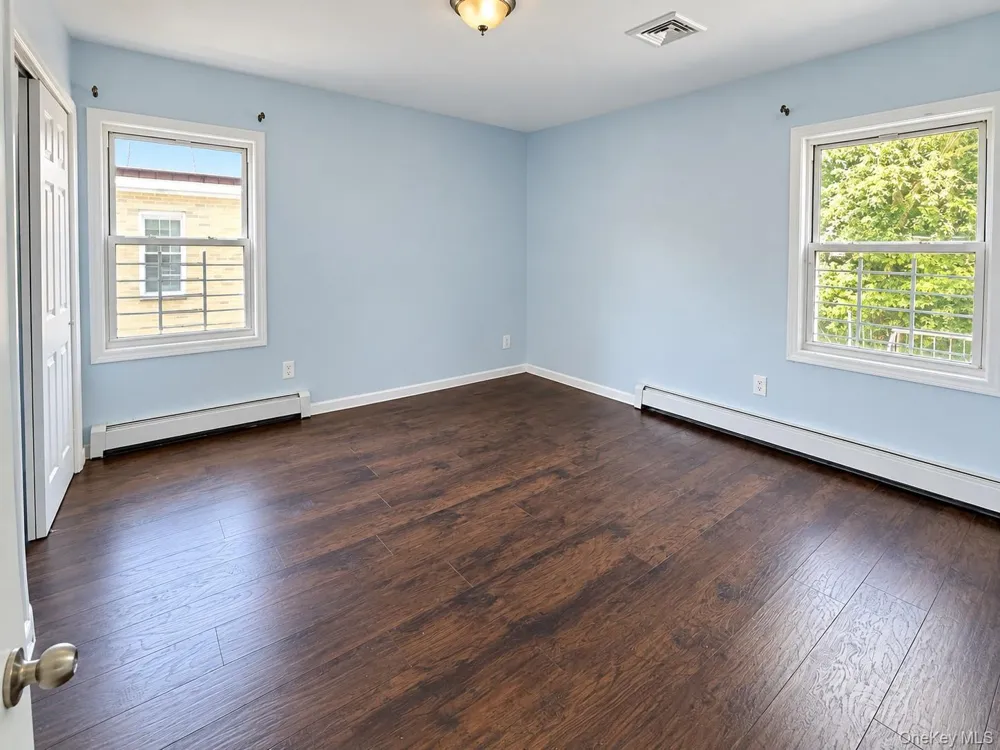 21757 77th Avenue Oakland Gardens, NY 11364