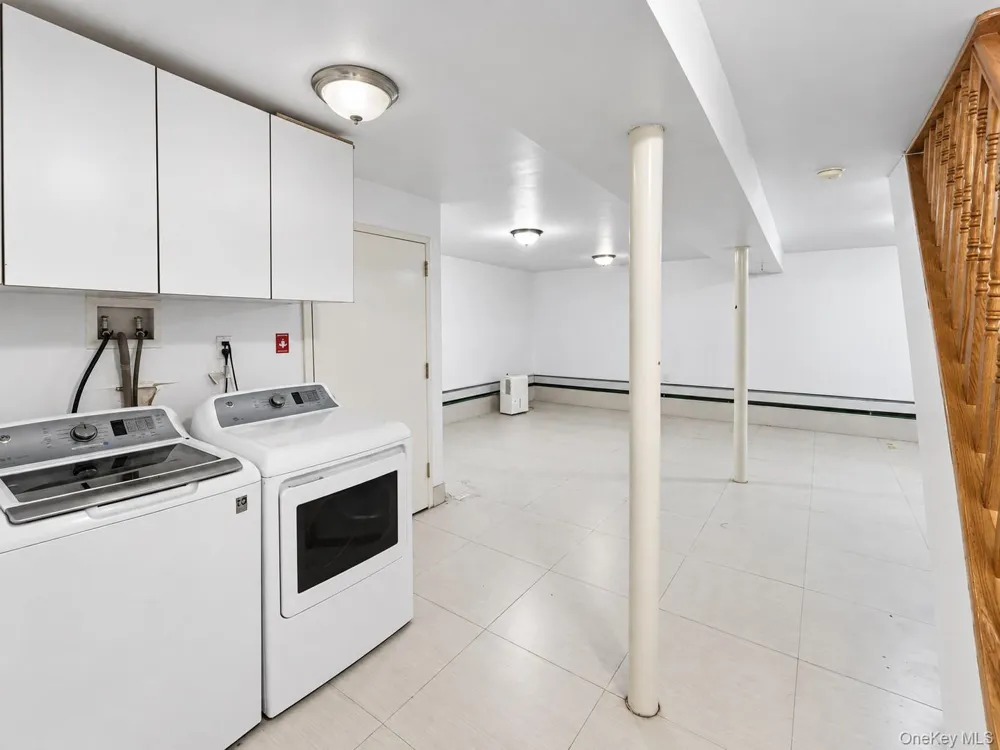 21757 77th Avenue Oakland Gardens, NY 11364