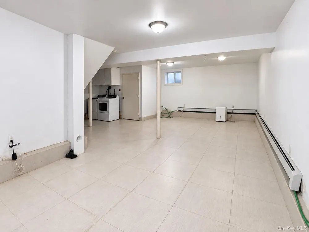 21757 77th Avenue Oakland Gardens, NY 11364