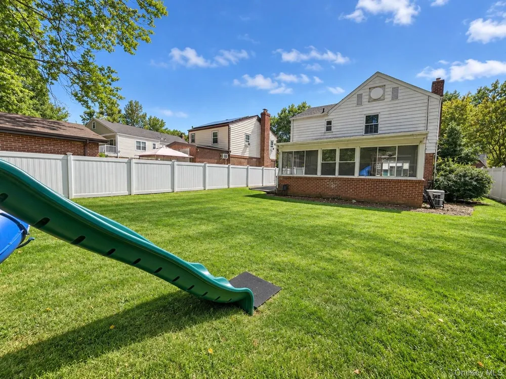 21757 77th Avenue Oakland Gardens, NY 11364