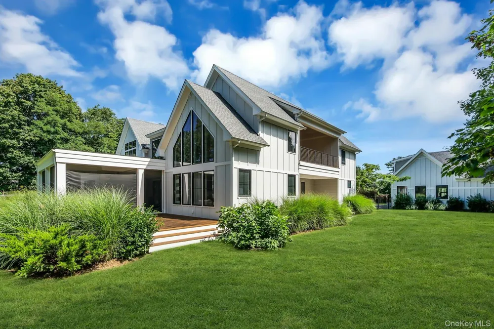 712 Hubbard Avenue Aquebogue, NY 11901