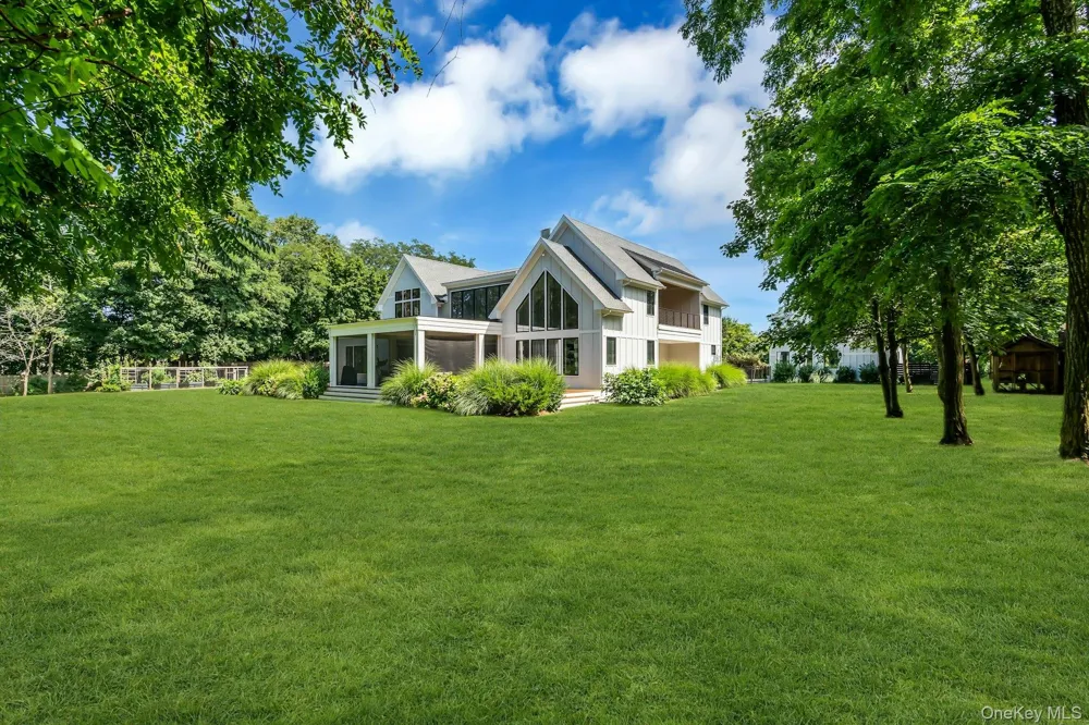 712 Hubbard Avenue Aquebogue, NY 11901