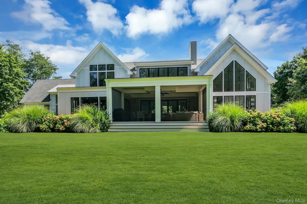 712 Hubbard Avenue Aquebogue, NY 11901