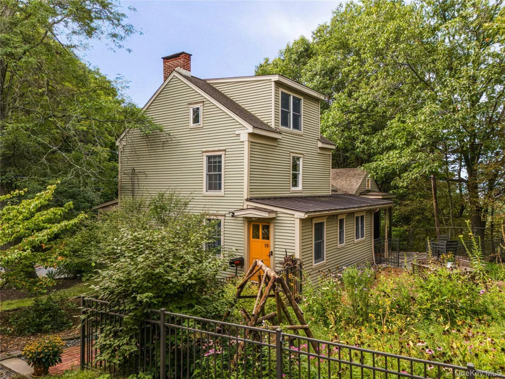 19 Linden Avenue Troy, NY 12180