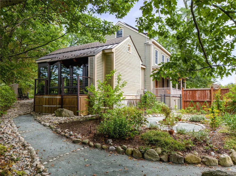 19 Linden Avenue Troy, NY 12180