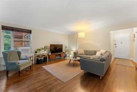 555 Broadway #3E