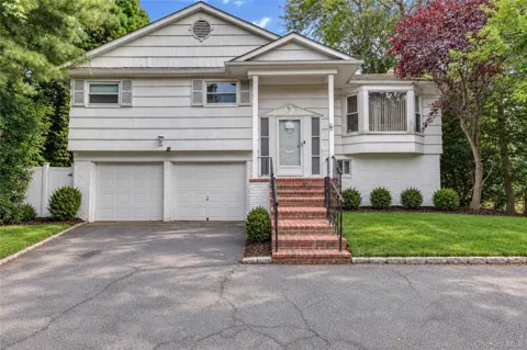 22 Woodmere Boulevard
